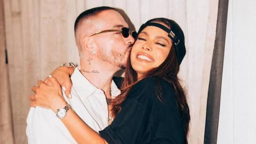 Anitta confirma que está solteira após fim de namoro com Ian Bortolanza